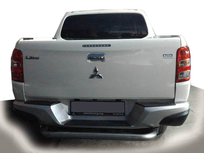 mitsubishi_l200_2015_rear_bar.jpg